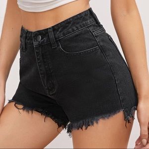 Pocket raw hem denim shorts